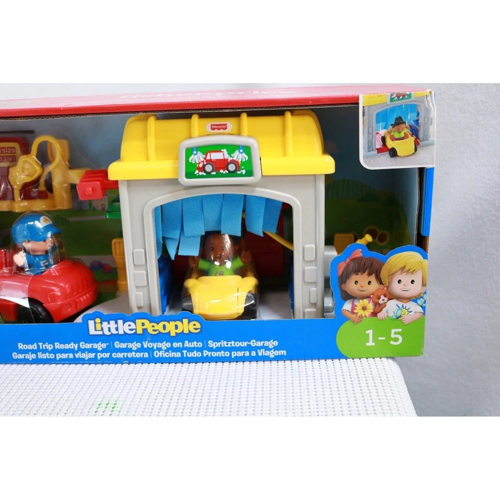 Fisher-Price Little People Road Trip Ready Garage Playset FWB90 New Box Damage